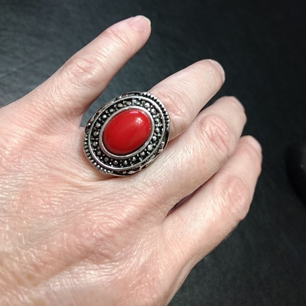 Silver tone red oval ring size 6.25